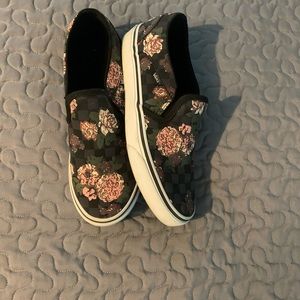 Black and dark gray checkered vans with roses